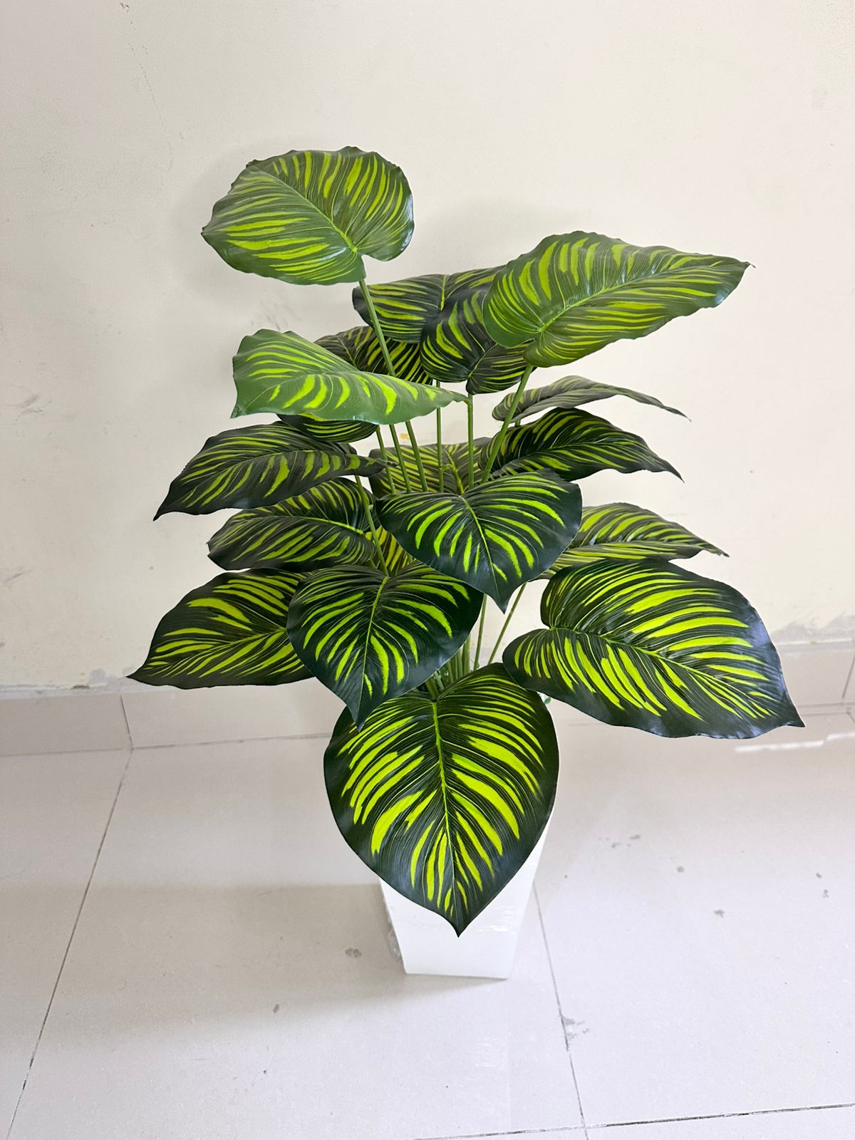 Planta Artificial | Cebra | x18 Hojas | Base de Trupán