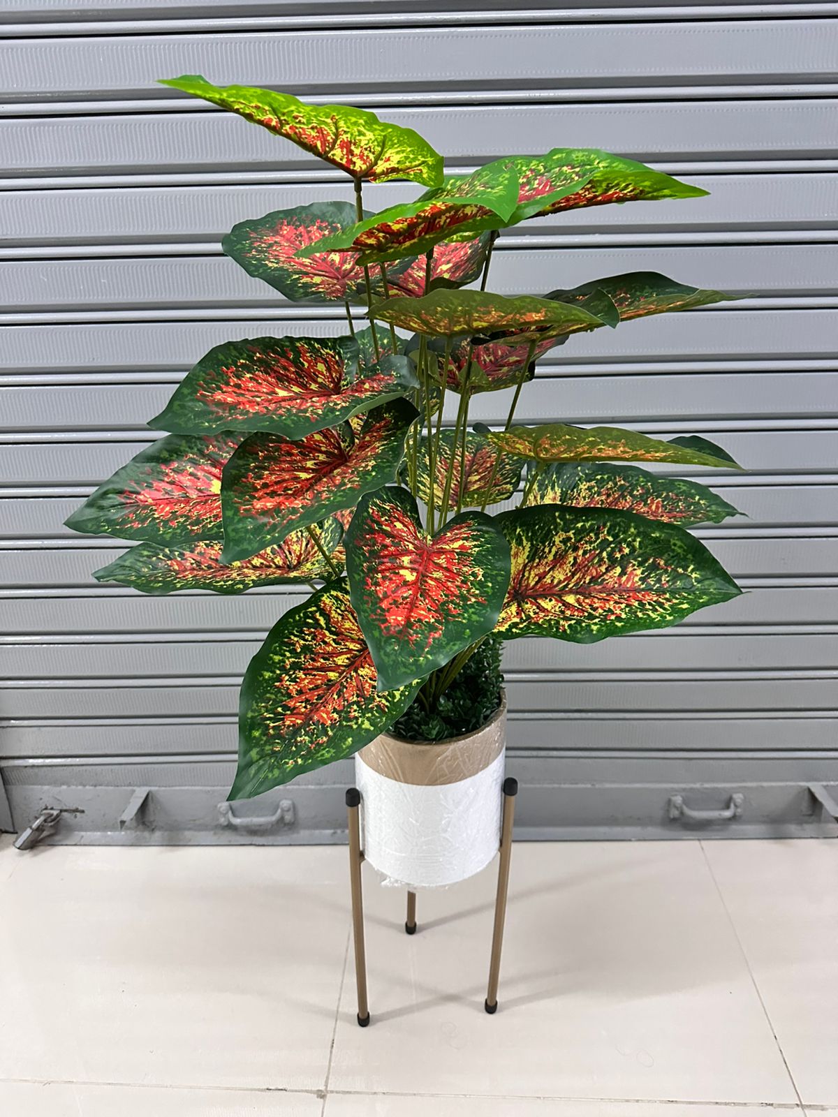 Planta CROTON | x24 Hojas | Base y Soporte de Metal | 115CM