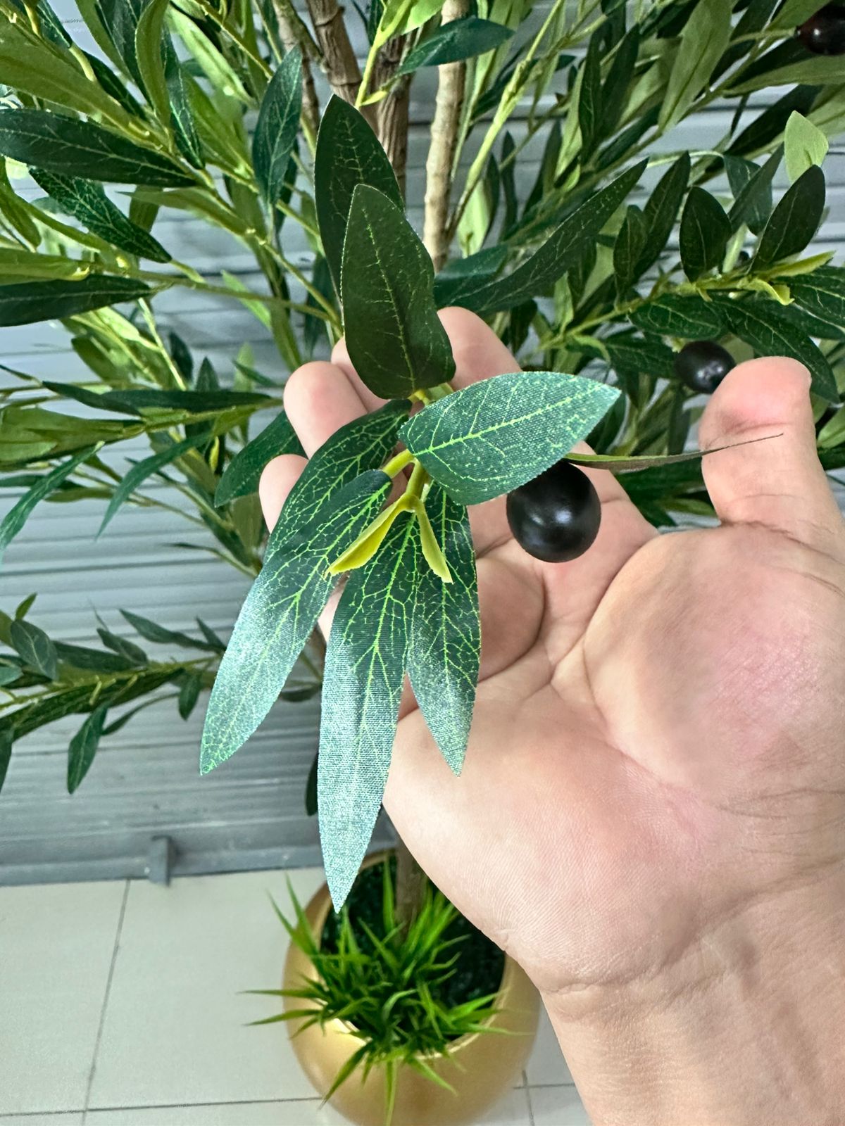 Planta de Olivo Artificial – 185 cm con Base Dorada pvc