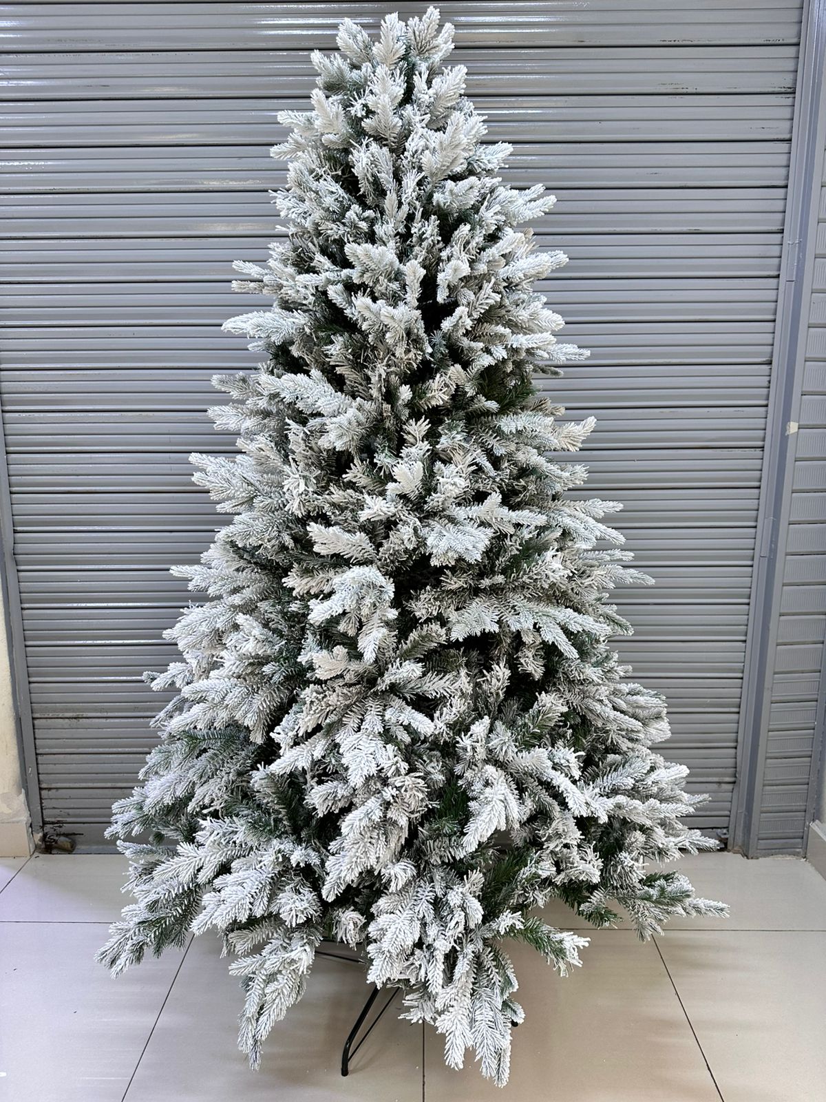 🎄 Pino Americano Nevado Artificial 2.10 m – Sistema de Bisagras (3 Cuerpos)